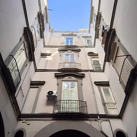 Carafa بيت ضيافة نابولي