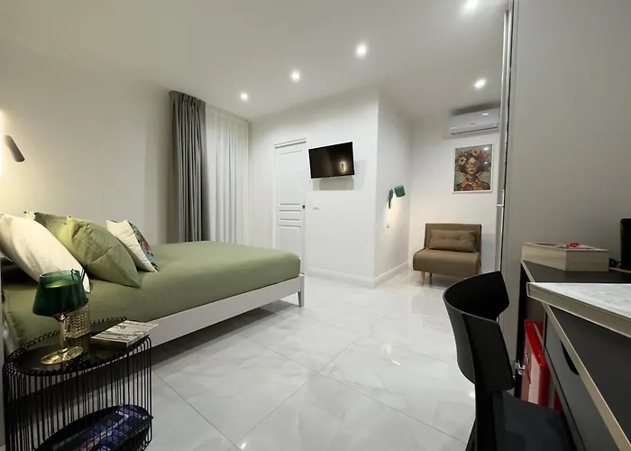 Carafa بيت ضيافة نابولي